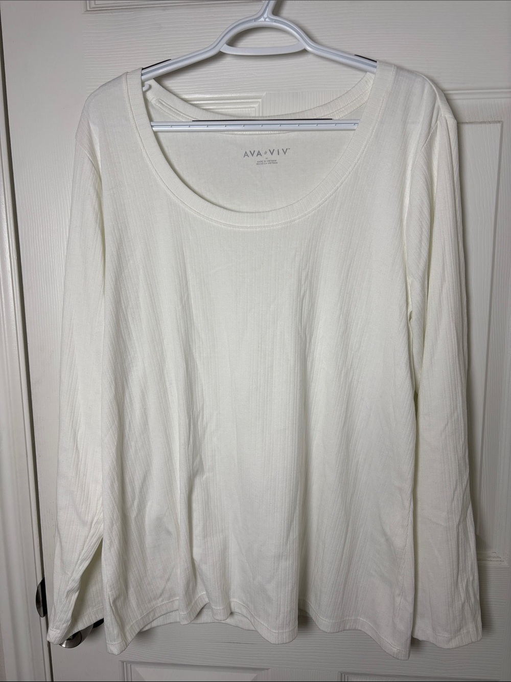 Ava & Viv Women's Long Sleeve Scoop Neck Top - White